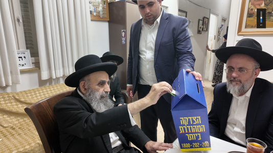רבי משה צדקה בתרומה לקופת רבותינו.PNG