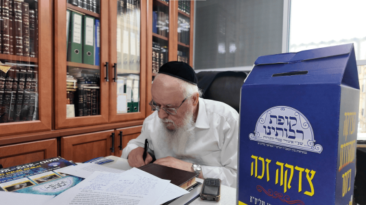 רבי יהושע ברכץ חותם לקופת רבותינו.PNG