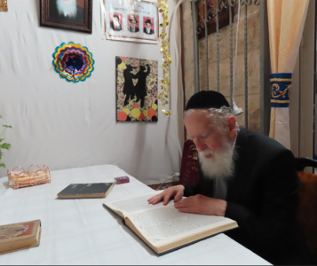 בלימוד בסוכה.PNG