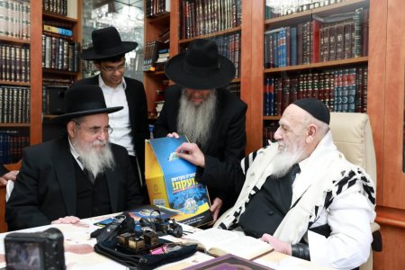 082A7184-הגרא-סלים-בפתיחת-המגבית-לישיבת-מאור-התורה-אצל-כחכם-שלום-צילום-מאור-התורה-1536x1024.jpg