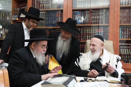 082A7215-הגרא-סלים-בפתיחת-המגבית-לישיבת-מאור-התורה-אצל-כחכם-שלום-צילום-מאור-התורה-1536x1024.jpg