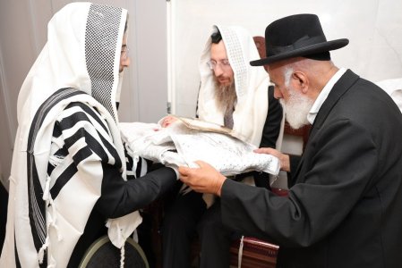 סנדק מוהל ואבי הבן.jpg