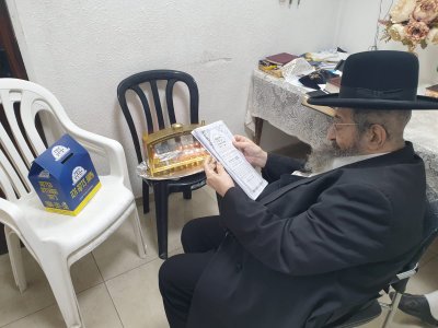 הגאון רבי מסעוד בן שמעון בהדלקת נר ותפילה למען תורמי קופת רבותינו (13).jpeg