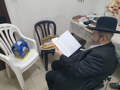 הגאון רבי מסעוד בן שמעון בהדלקת נר ותפילה למען תורמי קופת רבותינו (16).jpeg