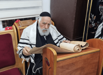 רבי-שלמה-מחפוד-בקריאת-מגילה.png
