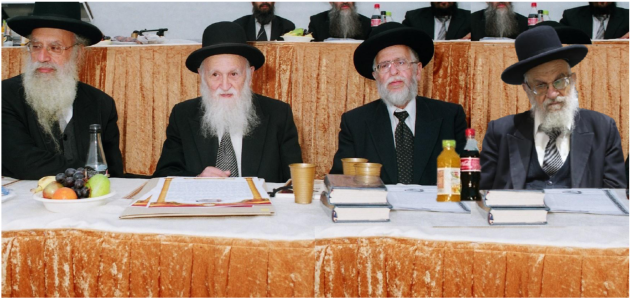 הגאון רבי משה טופיק זצ''ל עם אחיו הגאונים שליט''א מרן הגאון רבי אליהו טופיק ראש ישיבות 'באר יה...png