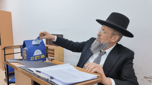 רבי אלחנן פרץ תורם לקופת רבותינו.png