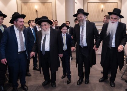 הג''ר שלום טולידאנו מראשי ישיבת 'מאור התורה', הג''ר ישראל טופיק אב החתן ומרבני ישיבת 'מאור התו...jpg