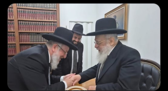 הרב ירון אצל מרן לאחר הבחירה.jpg