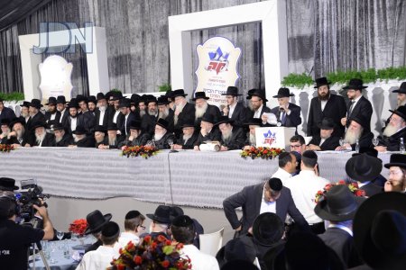 דר-משה-רוטשילד-זצל-עם-גדולי-ישראל-19 (1).jpg