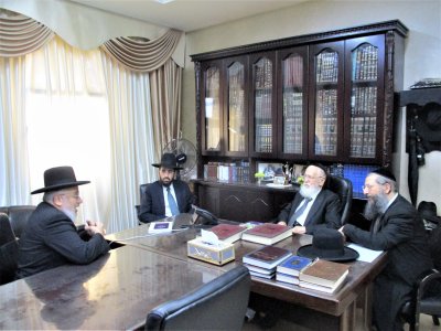 בהתייעצות אצל רה''י הגר''א טופיק.JPG
