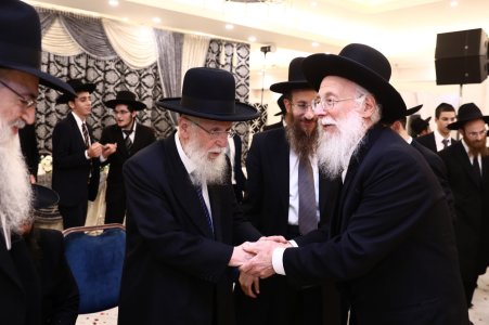 המשגיח הגרא''מ דונט בשמחה.JPG