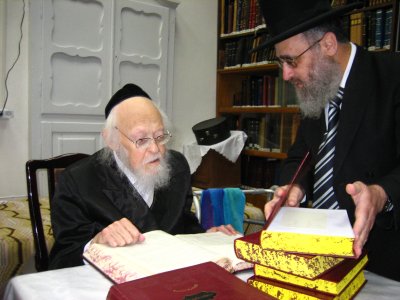 ראש הישיבה אצל הרב אלישב 114.jpg