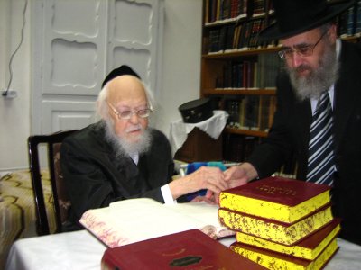 ראש הישיבה אצל הרב אלישב 115.jpg