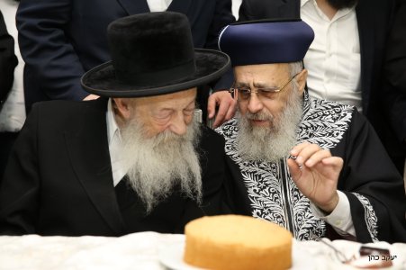 הגאון הצדיק רבי חיים מאיר הלוי ואזנר זצ''ל עם מרן הראשון לציון הגאון רבי יצחק יוסף שליט''א.jpg