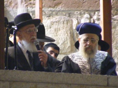 אמירת סליחות בכותל עם נשיא מועצת החכמים בכותל (3).JPG