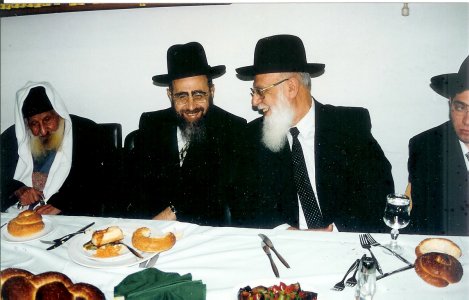עם חכם שלום והרב כדורי.jpg