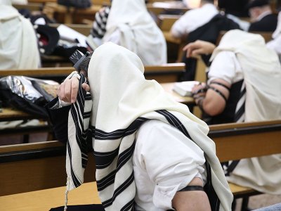 נפילת-אפיים.jpg