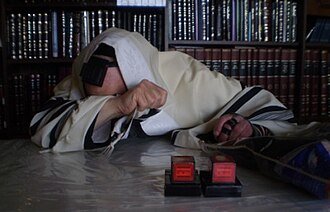 Tachnun-pray.jpg