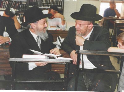 הרב זעפראני עם ידידו הגאון רבי משה שמעון מיארניק.jpg