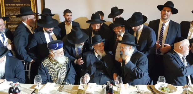 ליל יח כסלו-בחתונת בתו של חבר מועצת חכמי התורה הגר''ד יוסף משתתפים נשיא המועצת מרן הגר''ש כהן,...jpg