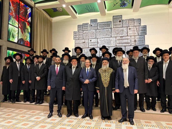 משה ויסברג: השבעת הדיינים החדשים בבית נשיא המדינה.