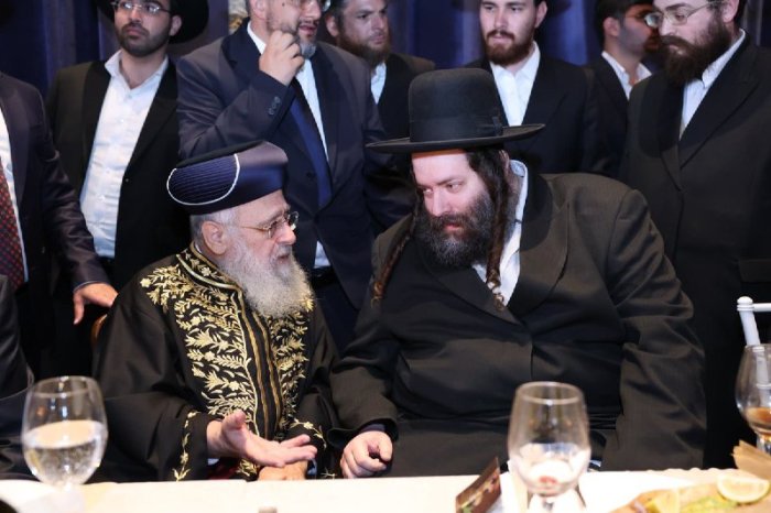 ישראל כהן: הרהצ רבי דוד אלתר בן כק האדמור מגור משתתף כעת במלון מצודת דוד בבר מצווה לנכדו של הראשון לציון מרן הרב יצחק יוסף בן לחתנו הרב ברוך דרעי. צילום: יעקב כהן