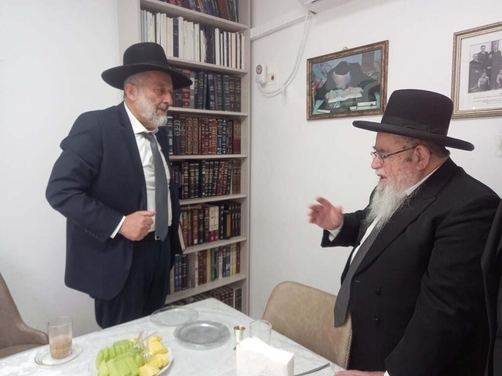 אנשי הסוד נחשפים: סדר היום, נאמני הבית והמשפיעים אנשי הסוד נחשפים: סדר היום, נאמני הבית והמשפיעים