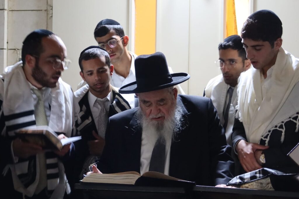 אנשי הסוד נחשפים: סדר היום, נאמני הבית והמשפיעים אנשי הסוד נחשפים: סדר היום, נאמני הבית והמשפיעים