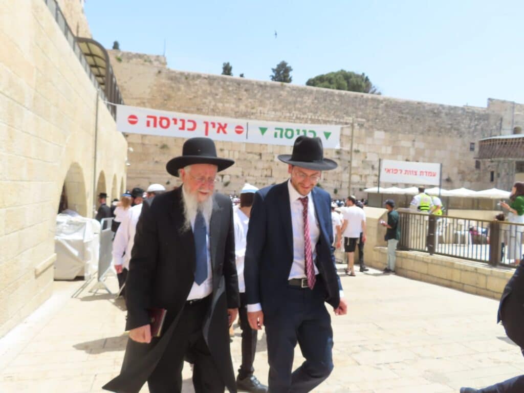 אנשי הסוד נחשפים: סדר היום, נאמני הבית והמשפיעים אנשי הסוד נחשפים: סדר היום, נאמני הבית והמשפיעים